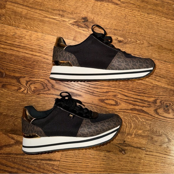 Michael Kors Sneakers - Picture 4 of 6
